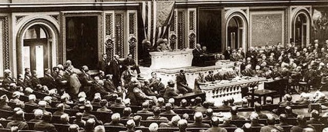 The APTA creates a policy to approve the training of Physical Therapists