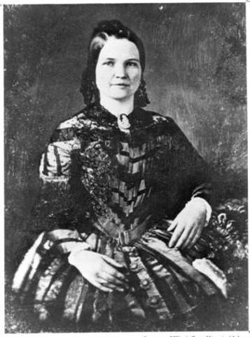 In the fall of 1842 Abraham Lincoln gets married to Mary Todd