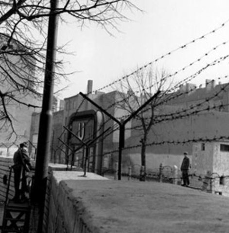 Berlin Wall(any fact in between)