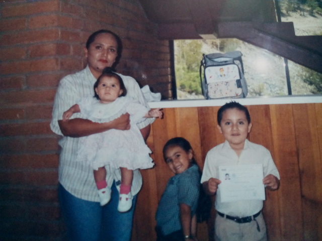 AQUI ME ESTABA GRADUANDO DE EL KINDER