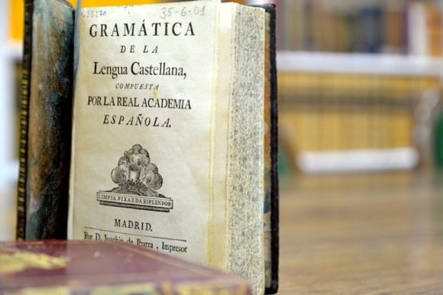 RAE publica primera edición de la Gramática
