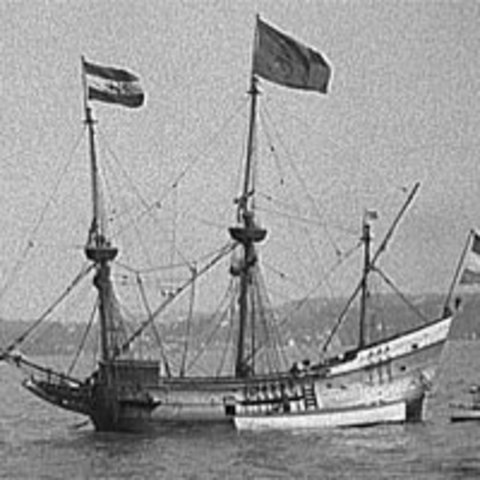 Henry Hudson sails up the Hudson River