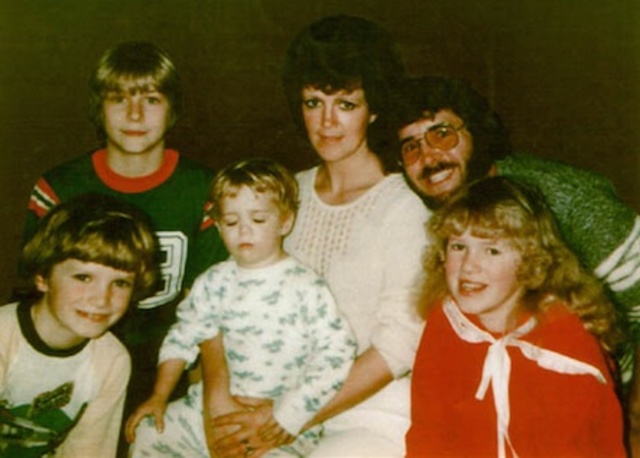 Cobain's mother grants full custody of Kurt to his father