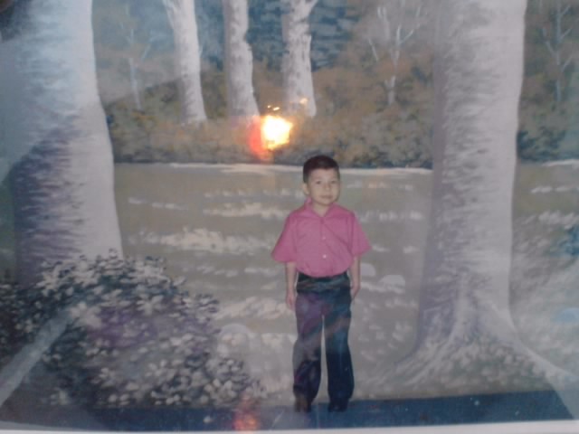 Concluye exitosamente sus estudios preescolares.