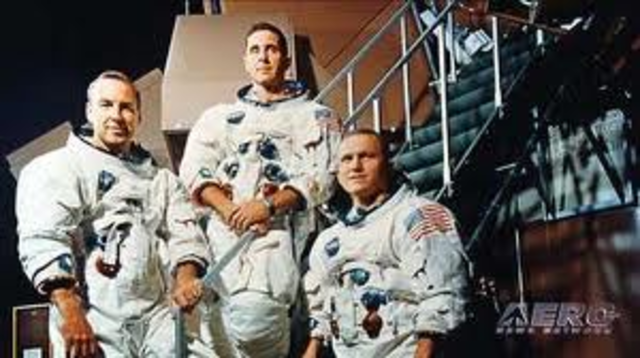 astronauts circled the moon