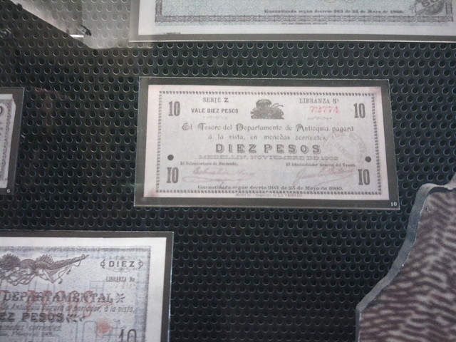 Ingresa el billete de $10.000 pesos actual.