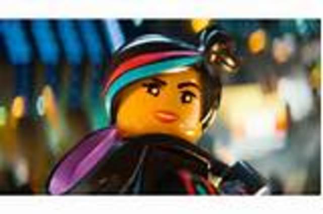 The cops start chasing Emmet and Wyldstyle