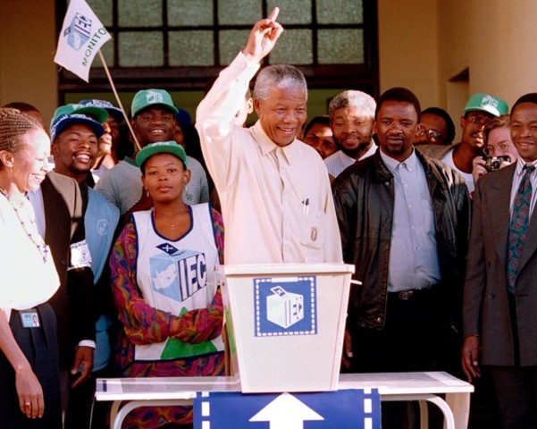 El primer presidente democr[atico de Sud[africa