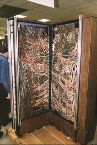 PRIMERA SUPER COMPUTADORA COMERCIAL