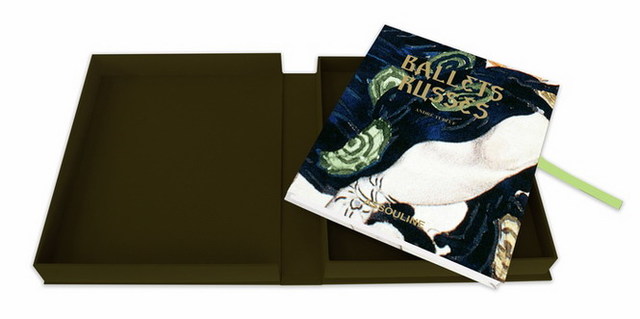 В 1588 году появился первая французская книга про танцы Orchésographie авторства Thoinot Arbeau.