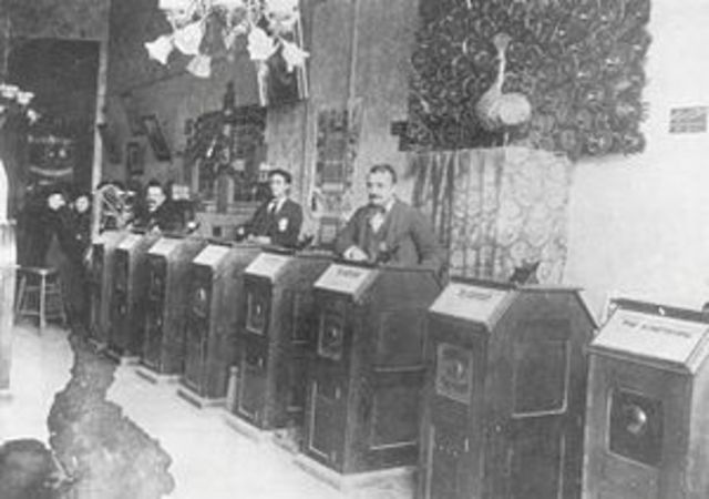 Kinetoscope Parlors became popular