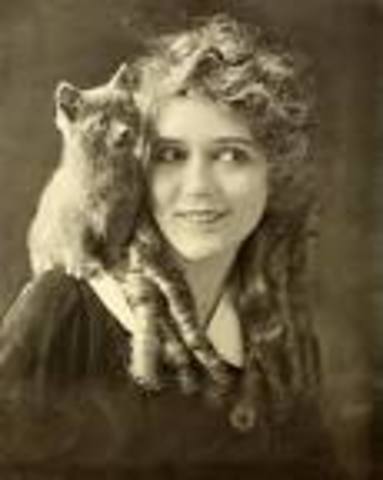 Mary Pickford is first screen tested