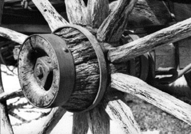 Invención de la rueda	3500 años A.C.