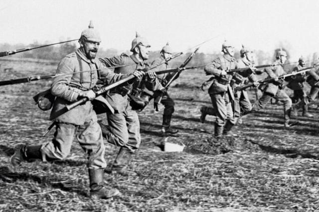 Duitsers verslaan de Russen bij Tannenberg