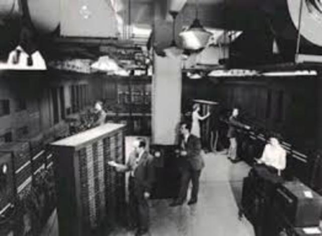 ENIAC (Electronic Numerical Integrator And Computer: integrador numérico y calculador electrónico)