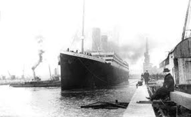 titanic leaves new york