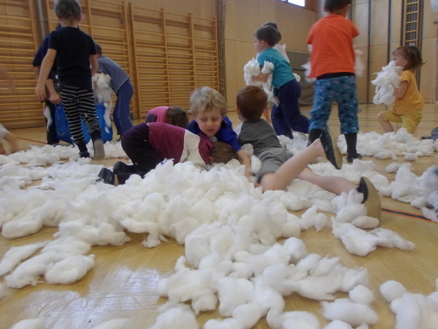 ΓΕΝΕΘΛΙΑ ΜΕ ΘΕΜΑ ΤΟ ΧΙΟΝΙ