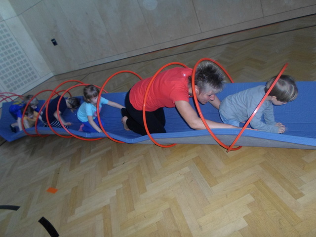 ΤΑΞΙΔΕΥΟΝΤΑΣ ΣΤΟ ΝΗΣΙ ΤΟΥ ΕΟΡΤΑΖΟΝΤΟΣ ΠΑΙΔΙΟΥ