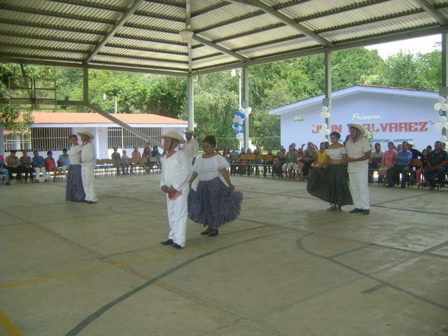 Ingreso a la escuela primaria Juan N Alvarez