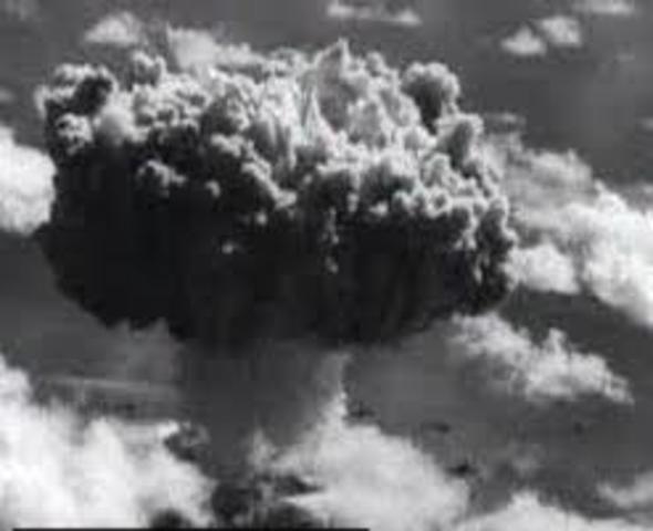 10.	Lanzamiento de la primera bomba atómica por conquistar el espacio.