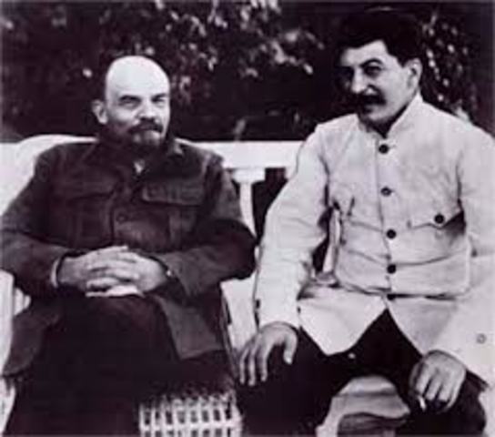 Vladimir and STalin become leaders of Soviet Union