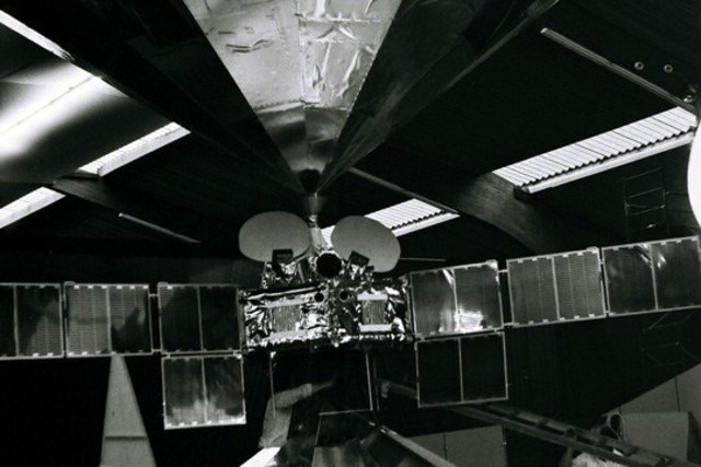 Primer satélite en órbita geoestacionaria.