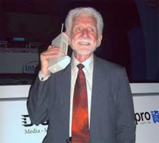 Primer teléfono móvil