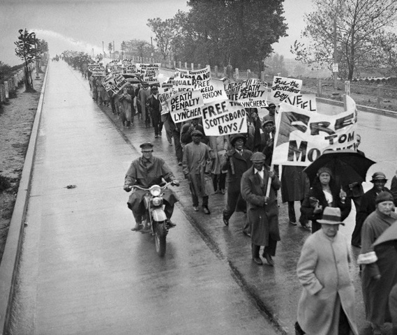Thousands march in Washington