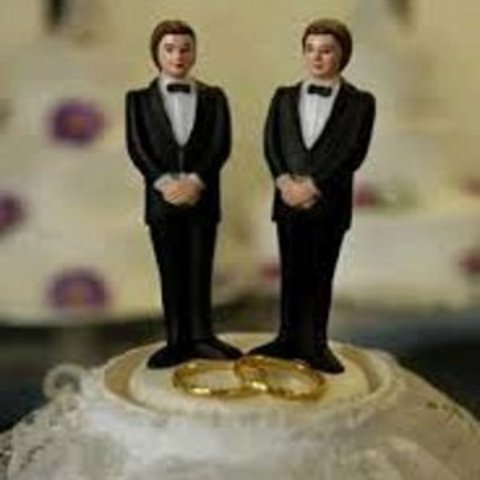 el Consejo Nacional de Justicia de Brasil aprobó por catorce votos contra uno una resolución que legaliza el casamiento entre personas del mismo sexo.