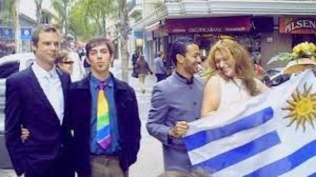 Uruguay se convirtió en el primer país de América Latina en legalizar la unión civil de parejas homosexuales.
