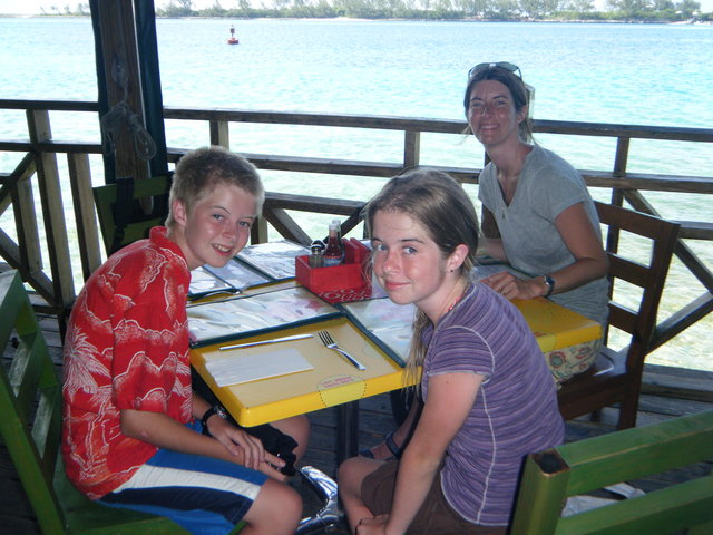 Fuì a Mexico en 2009. Era verano y era mucho calor. Un cantante de moda era Lady Gaga.