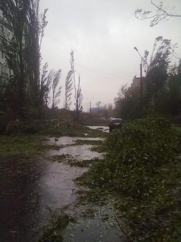 9.00. В городской больнице из непогоды отключилась электроэнергия.Но, к счастью сработал генератор, поэтому все лечебные процессы проходят в рабочем режиме.