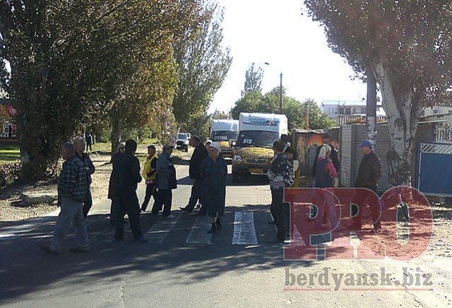 слободчане, недовольные работой мэра и коммунальщиков, перекрыли дорогу