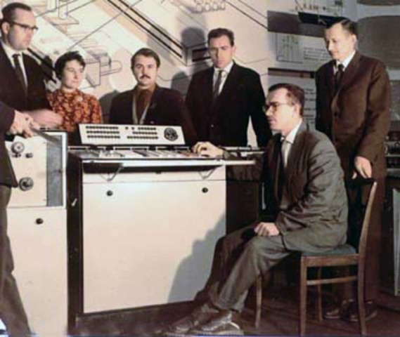 Киев — электронная цифровая вычислительная машина