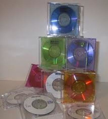 Se lanza al mercado el primer CD de Sony y Philips.