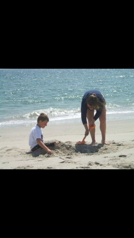 Nací en la fecha de 12 de noviembre, 1998 en La cita de Jacksonville, Florida.Era otoño y hacía un poco de frío.La música de moda era la música rock alternativo.