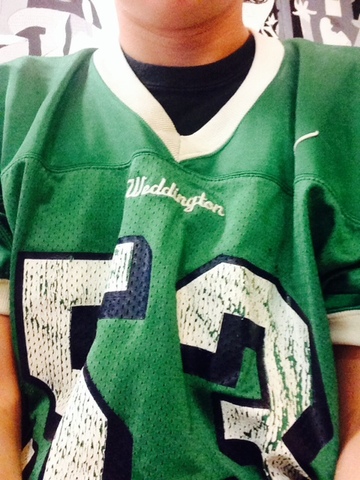 Ingresé al equipo de fútbol Americano en el año de 2014. Era verano y hacía calor. El cantante de moda era Brendan Urie.