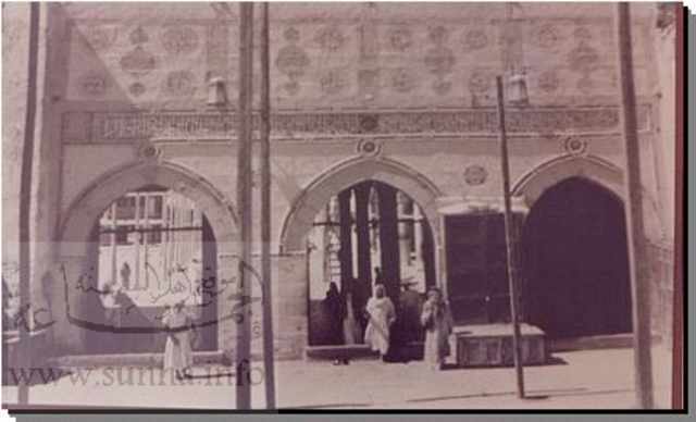 القيام بمنى في الحادي عشر والثاني عشر من ذي الحجة ورمي الجمرات على الجمرات الثلاث بالترتيب.