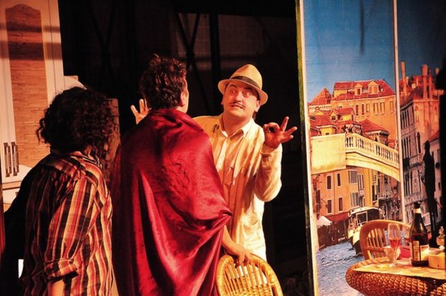 Спектакль Нелегалка