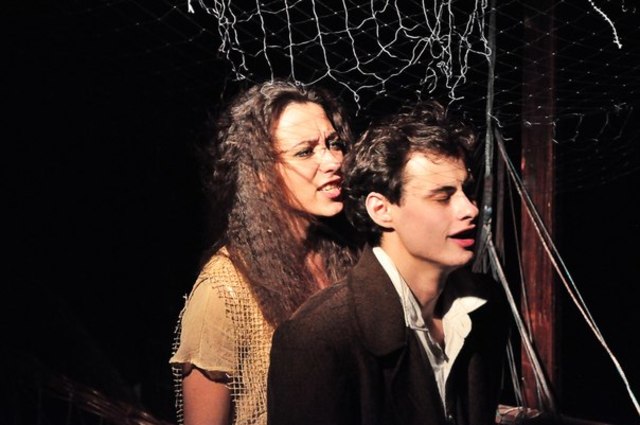 Спектакль " Нас обвенчает прилив"