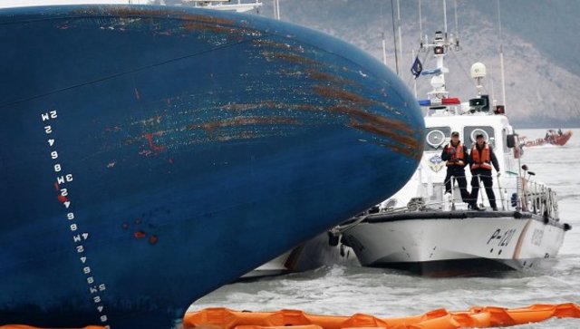 И владелец парома как-то неожиданно умирает