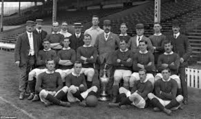 Manchester United won its first league title