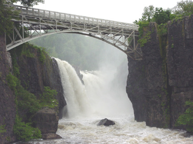Thirteen water-powered cotton mills were operating beside the falls, operated by over 2,000 workers.