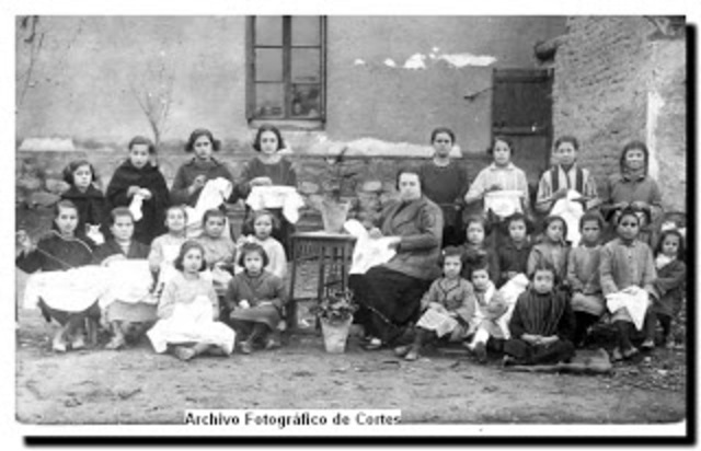 1920 Se escogen los ámbitos educativos.