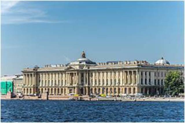 Из столицы приехал подмастерье каменных дел Андрей Пилюгин. В Санкт-Петербурге началось строительство Академии Художеств, для чего срочно потребовался природный камень.