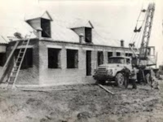 Первые постройки