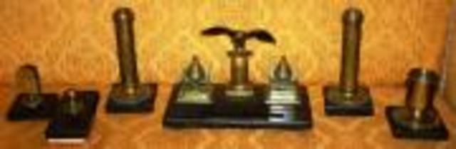 По инициативе и рисункам Огюста Монферрана из рускеальского мрамора прямо на месте в Рускеала изготавливали различные предметы прикладного искусства – вазы, столешницы, постаменты, пьедесталы, памятники и другие малые формы.