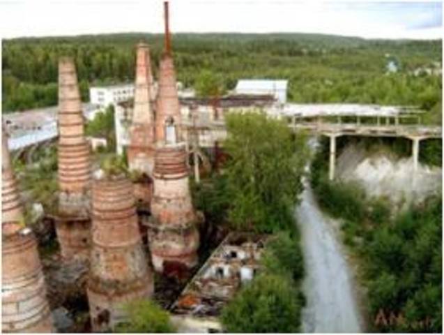 Из двенадцати карьеров, пройденных в Рускеала за 240 лет, сейчас работает только один, на месторождении «Рускеала-2», где добывают мрамор для производства щебня.