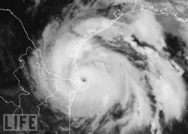 hurricane strikes galveston