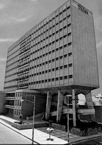 1957 Se funda el SENA